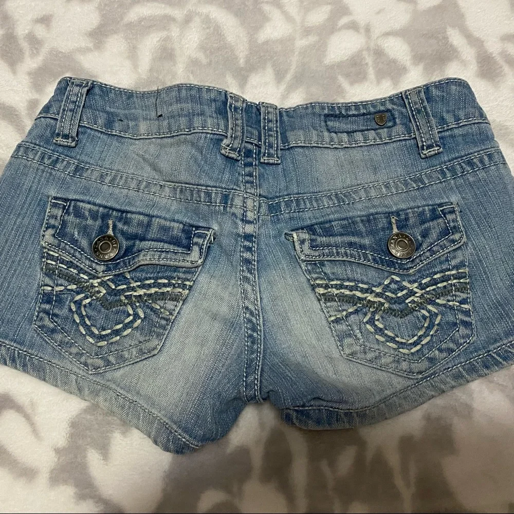 Blue Jean shorts - Picture 3 of 3